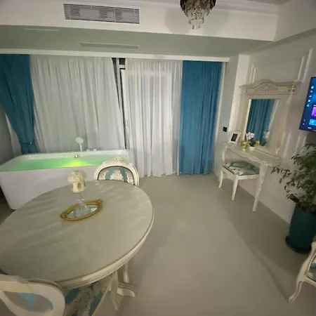 Luxury By White Titanicbreeze דירה *