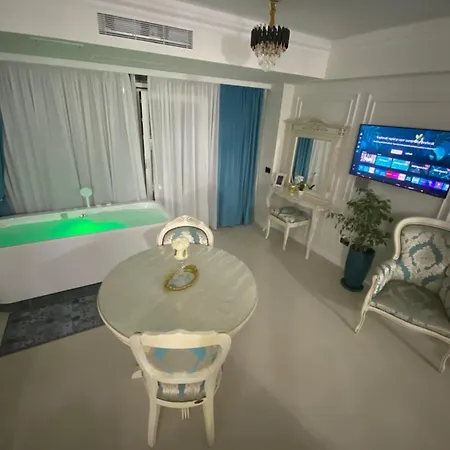 Apartment Luxury By White Titanicbreeze