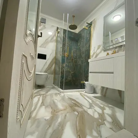Luxury By White Titanicbreeze דירה