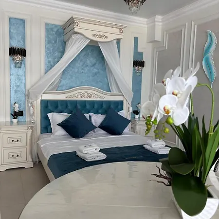 Luxury By White Titanicbreeze Apartment